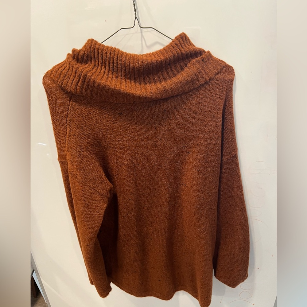 Button Accent TurtleNeck - Picture 2 of 2